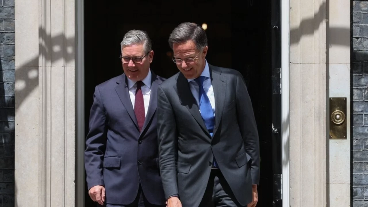 İngiltere Başbakanı, Londra'da NATO Genel Sekreteri ile görüştü