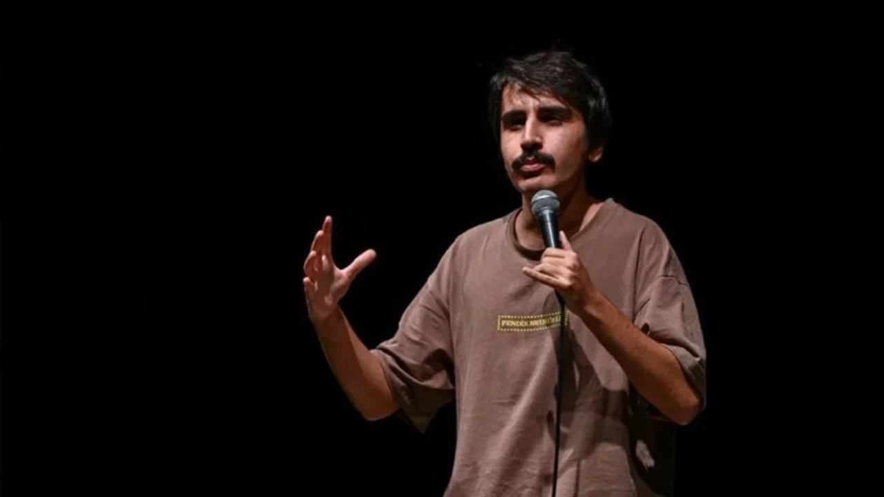 Komedyen Deniz Göktaş'ın stand-up gösterisi 6 günde 7 milyon izlenmeye ulaştı!