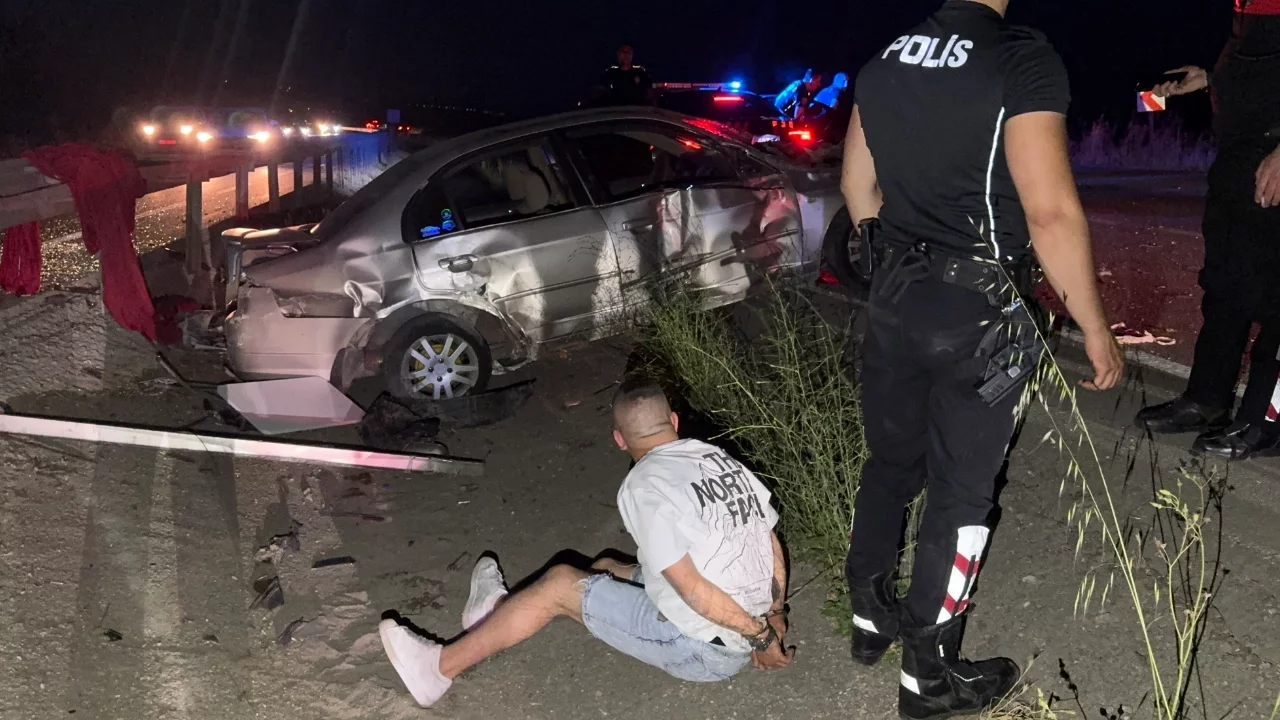 Bursa'da 100 kilometrelik kovalamaca: Kaçan sürücü bariyere çarparak yakalandı