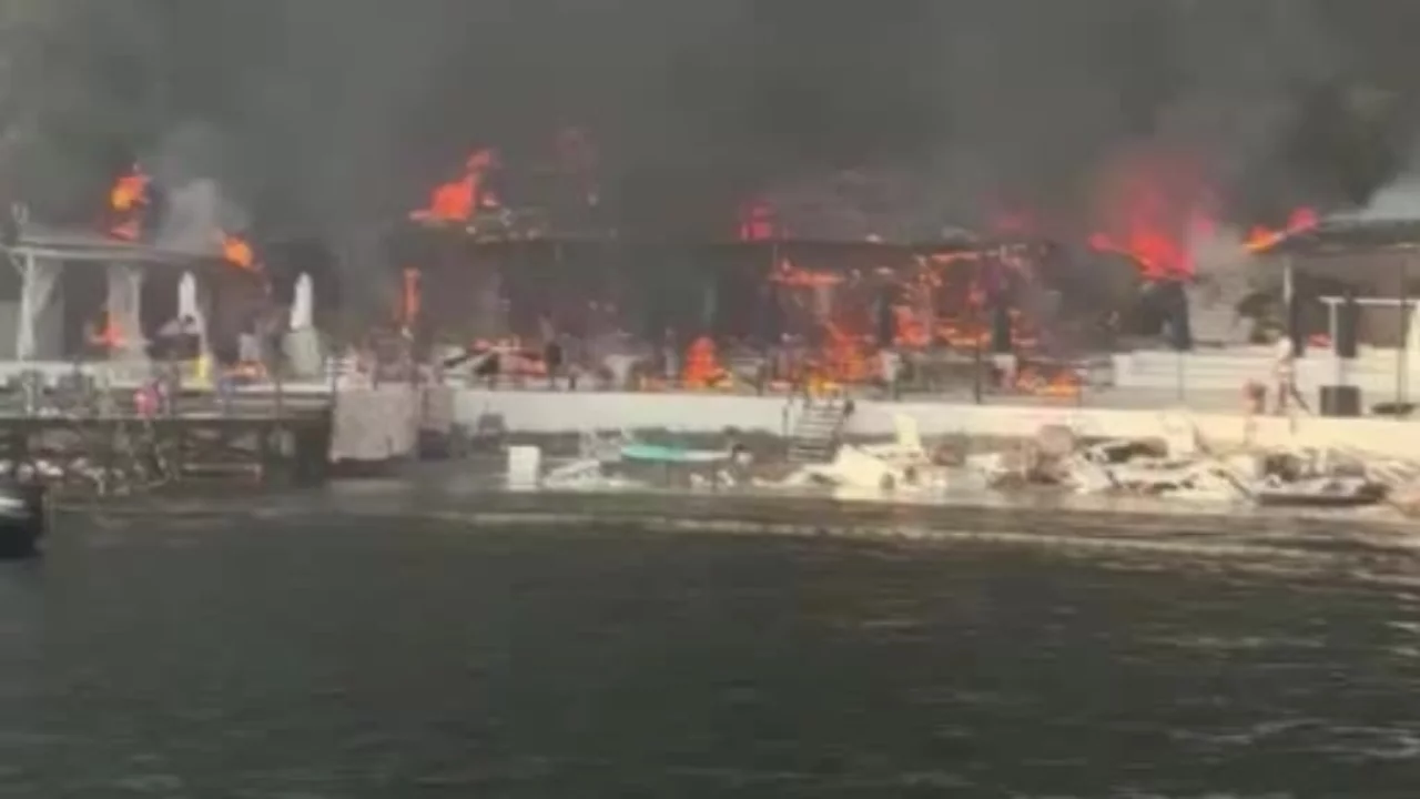Büyükada'daki plajda yangın