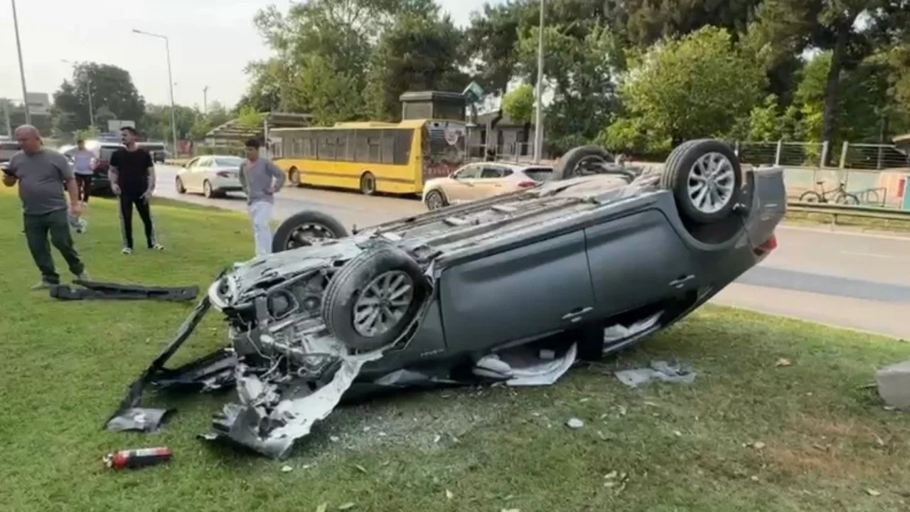 Bursa'da takla atan araçtan burnu bile kanamadan çıktılar