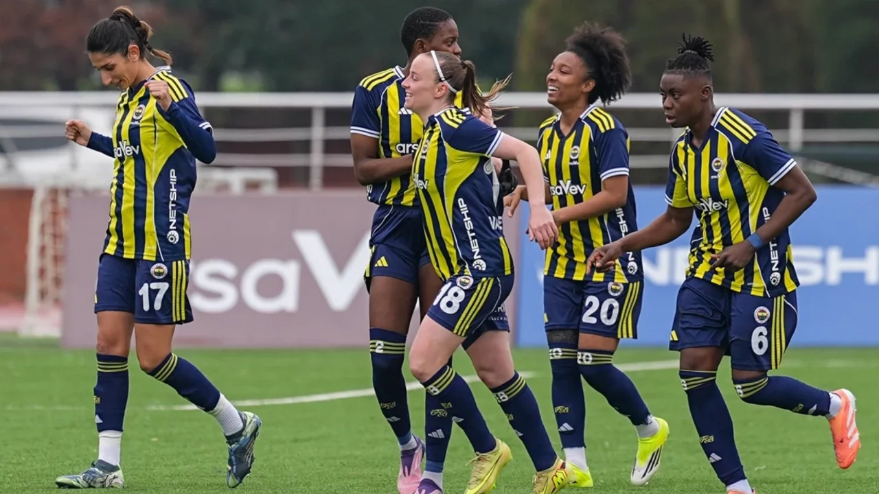 Fenerbahçe'de 7 isimle yollar ayrıldı