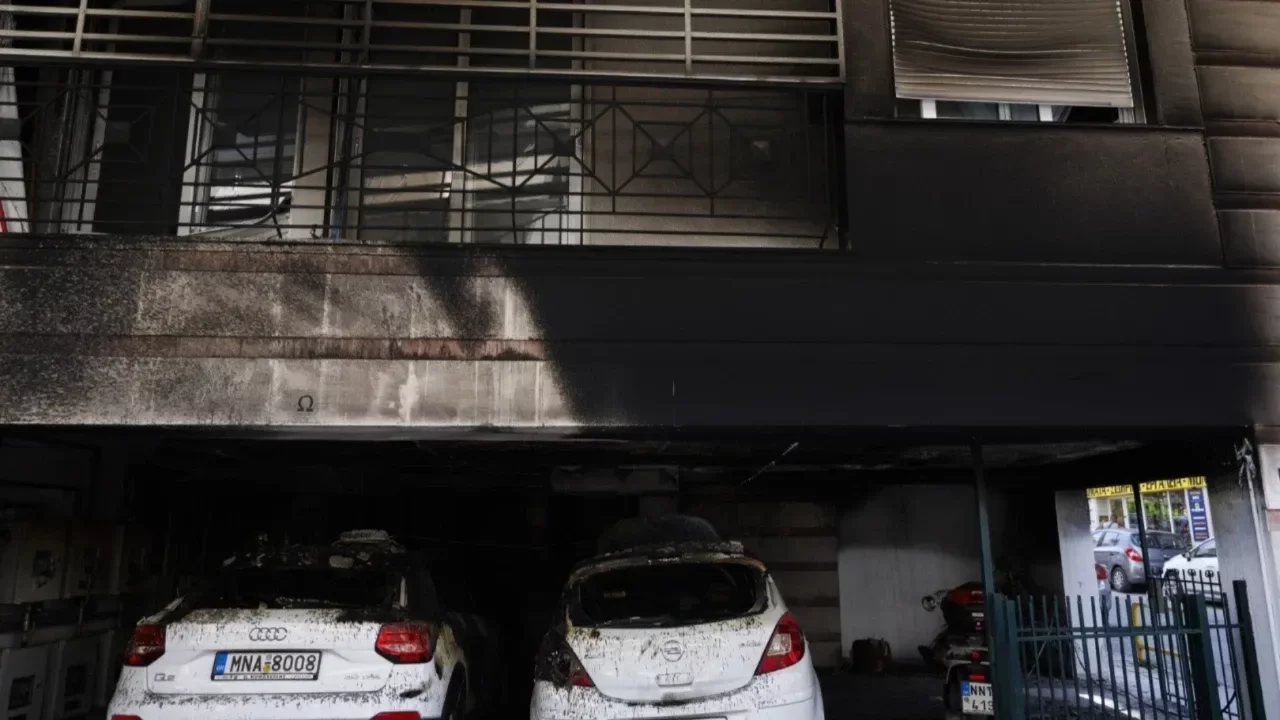 Selanik'te iktidar partisi üyelerine bombalı saldırı: Yaralılar var