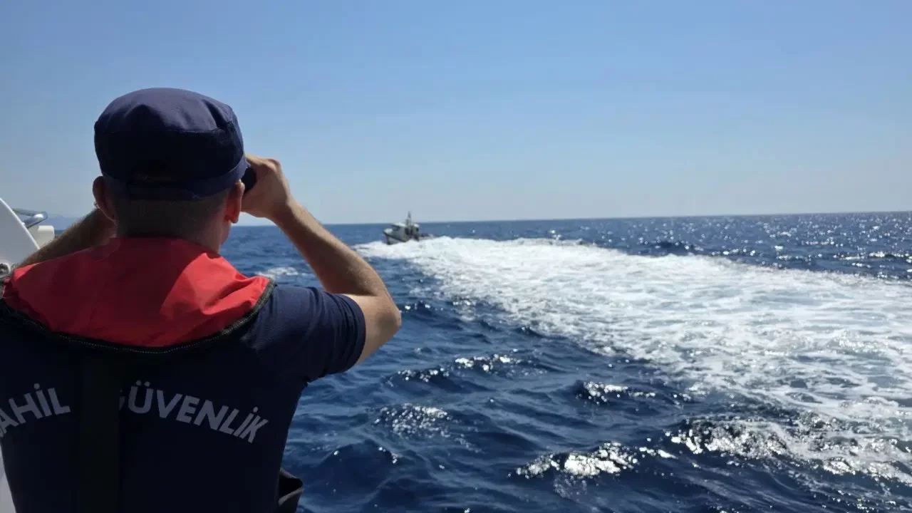 Marmaris açıklarında can pazarı! Göçmenleri taşıyan tekne battı