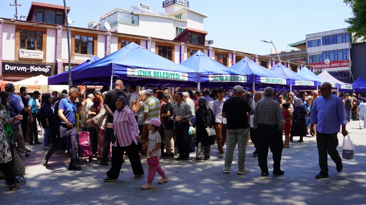 Bursa İznik'te 5 bin kişilik aşure ikramı