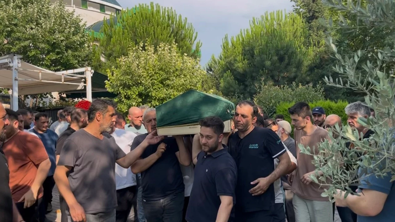 Bursa'da kazazedelere yardım etmek isterken akıma kapılarak ölen genç toprağa verildi