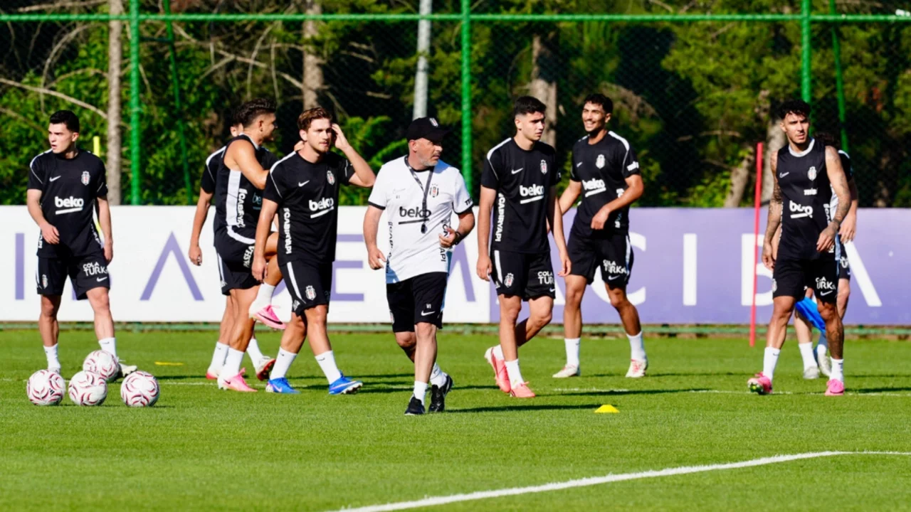 Beşiktaş, Slovakya kampındaki ilk idmanını yaptı