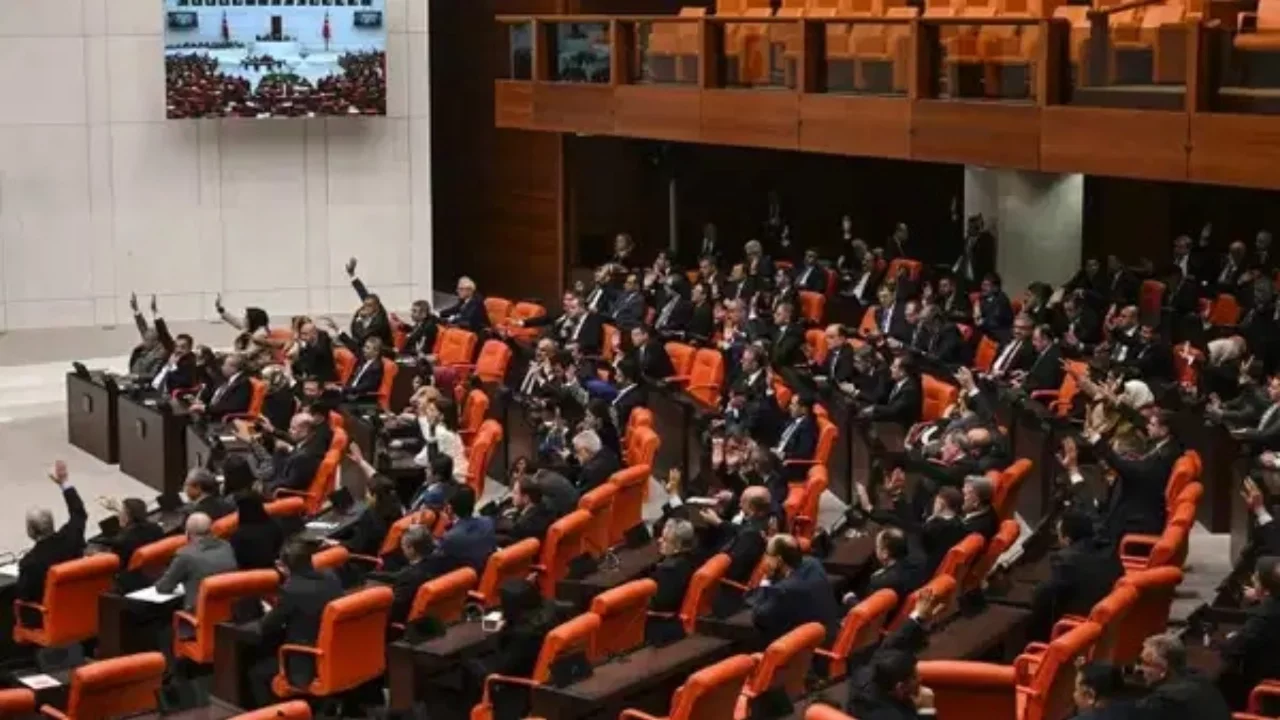 Madımak Katliamı'nın araştırılması önergesi AK Parti ve MHP oylarıyla reddedildi