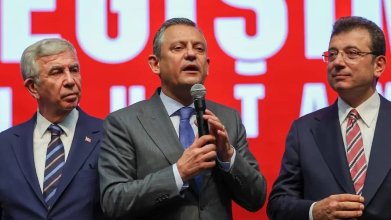 Özgür Özel: Ekrem İmamoğlu'nu bırakmam Mansur Yavaş olmadan da yol yürümem; bu üçlü Türkiye'nin kaderini değiştirecek