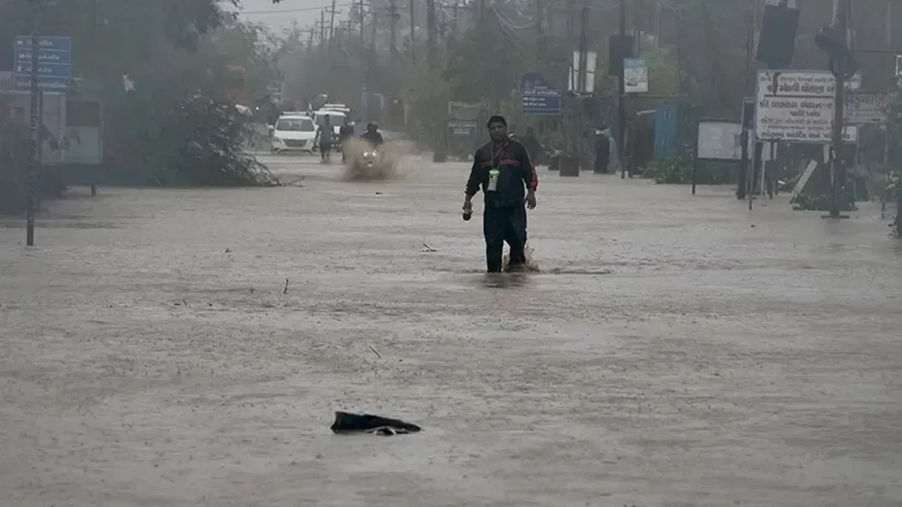 Pakistan'da şiddetli yağış: 2 kişi öldü, 9 kişi yaralandı