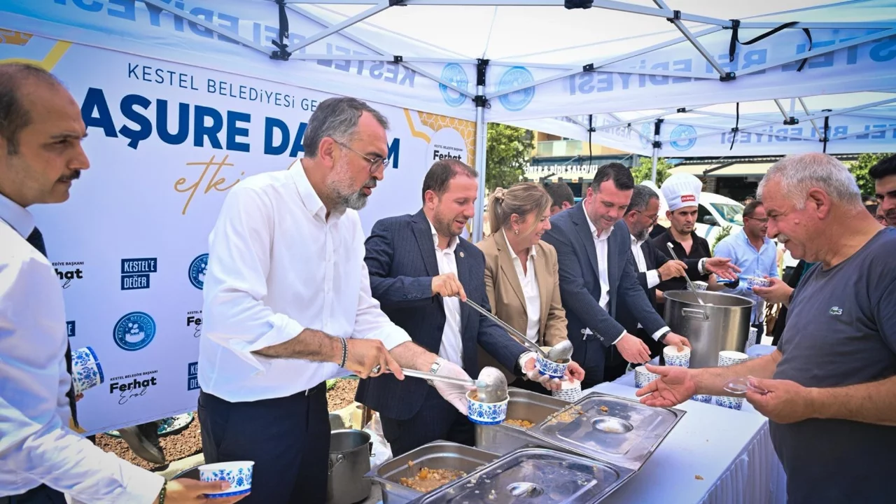 Bursa Büyükşehir 17 ilçede: Kestel'de aşure bereketi