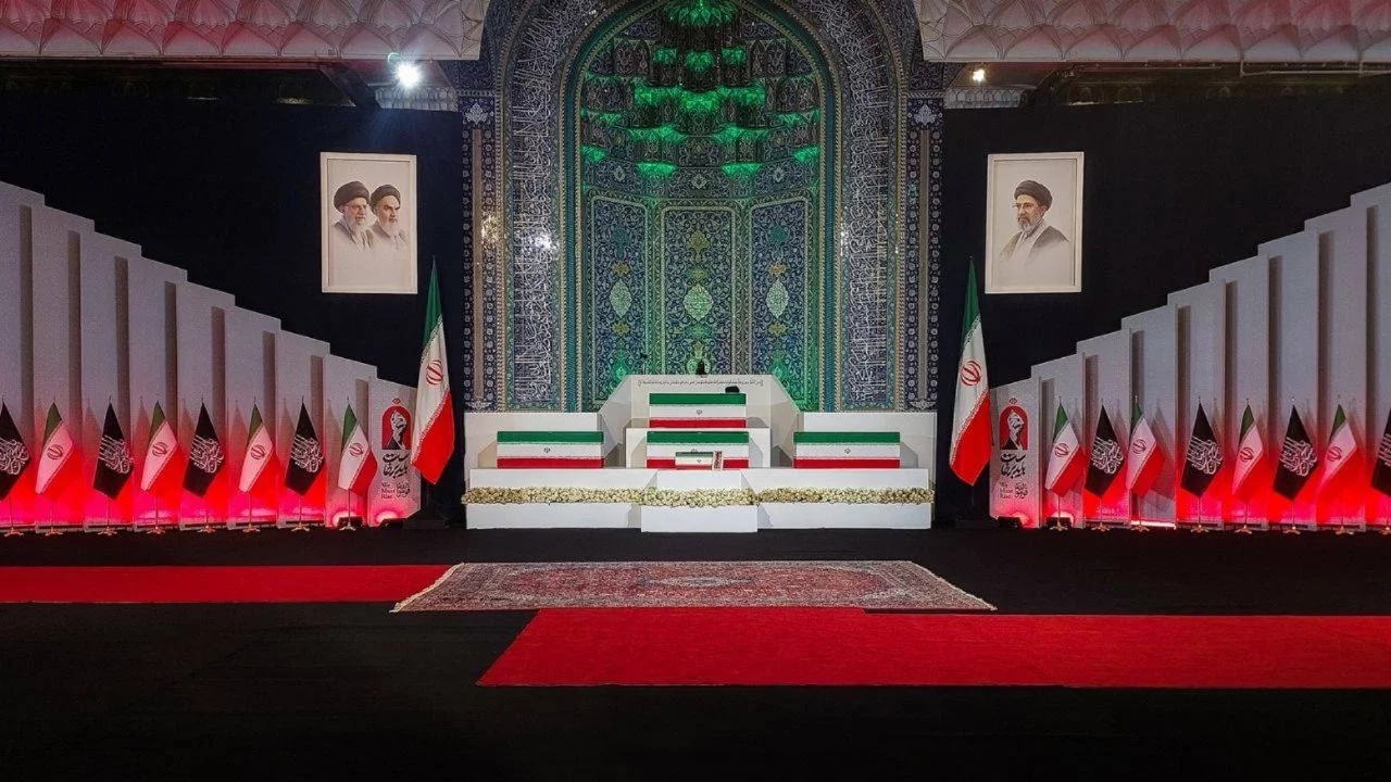 İran'ın eski dini lideri Ayetullah Ali Hamaney için cenaze töreni düzenlendi