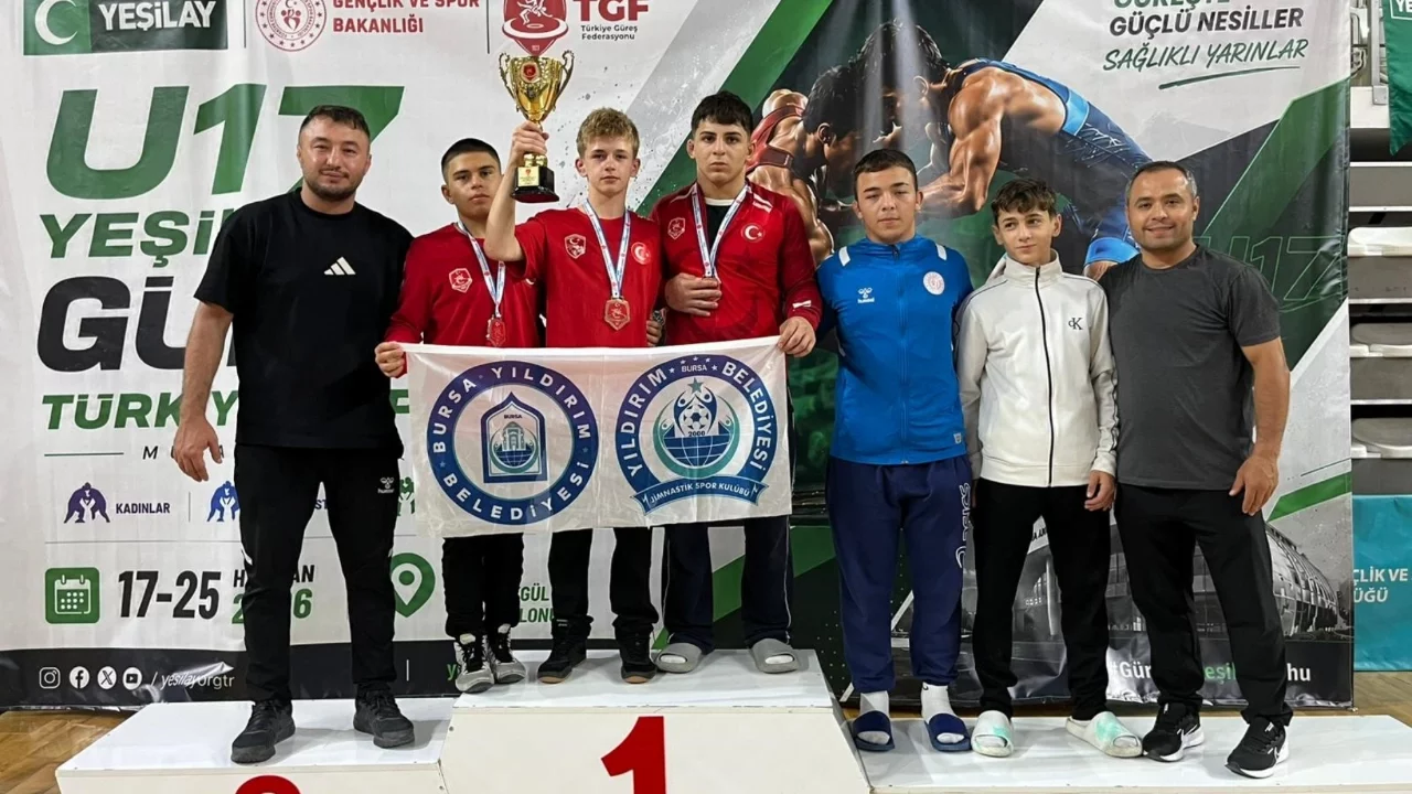 Yıldırımlı güreşçiler Türkiye ikincisi oldu