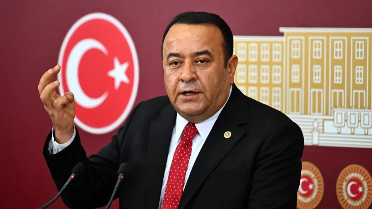 CHP Ankara Milletvekili Adnan Beker CHP'den istifa etti!