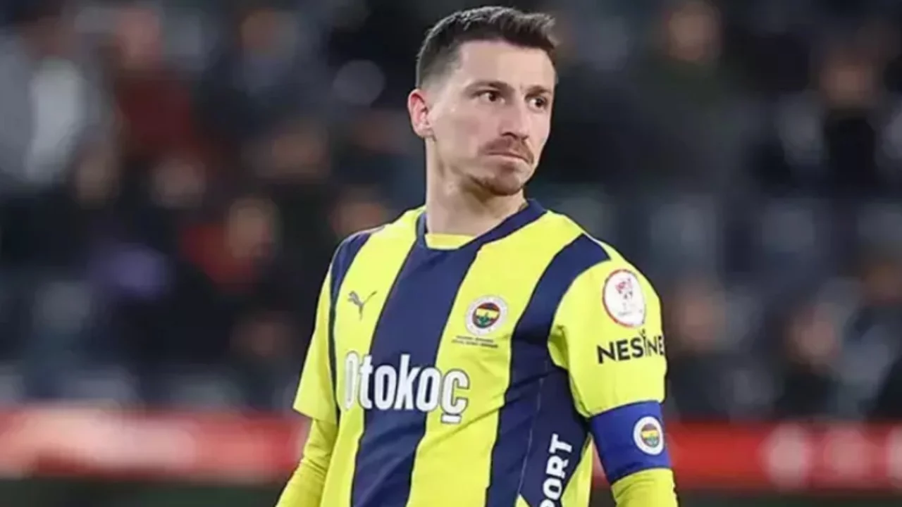 Fenerbahçe, Mert Hakan'la sözleşme imzaladı