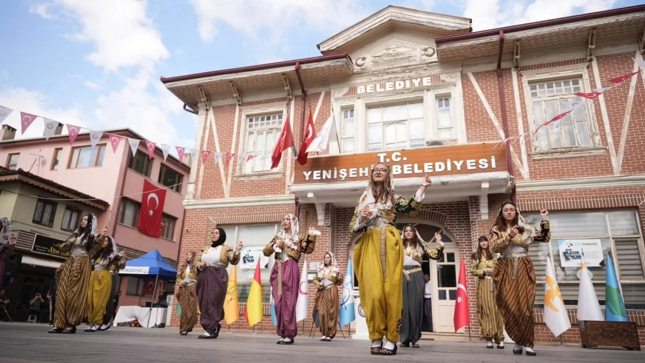Yenişehir'de kültürel miras coşkusu: 'Gelin uğurlama programı' muhteşem görselliğe sahne oldu