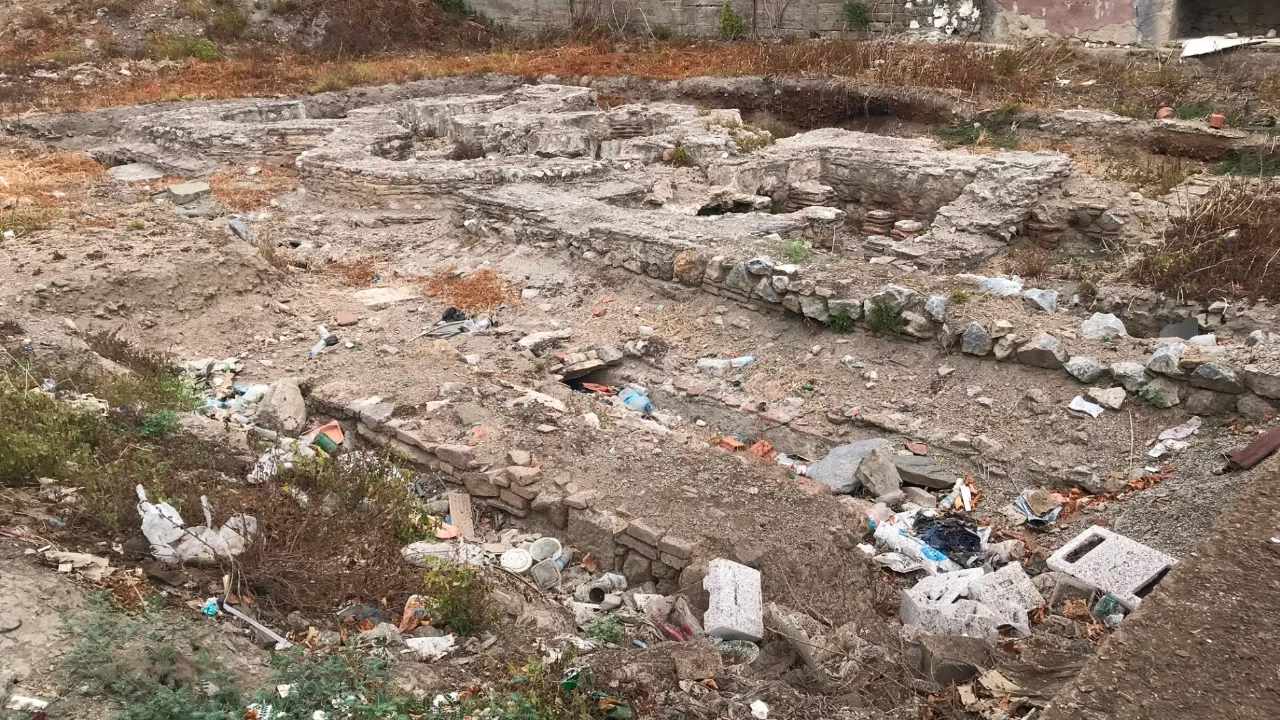 İznik'teki Roma Hamamı kalıntıları bakımsızlığa terk edildi