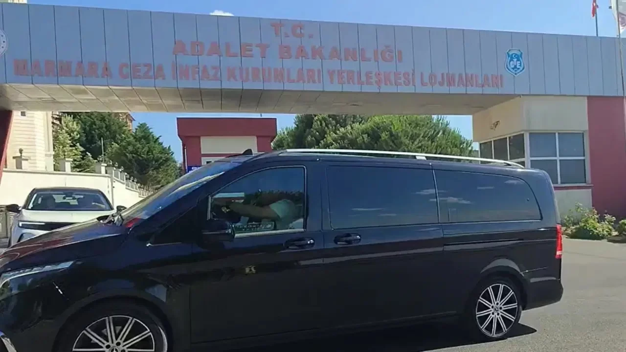 Özgür Özel, İmamoğlu ve diğer tutuklu isimlerle görüştü