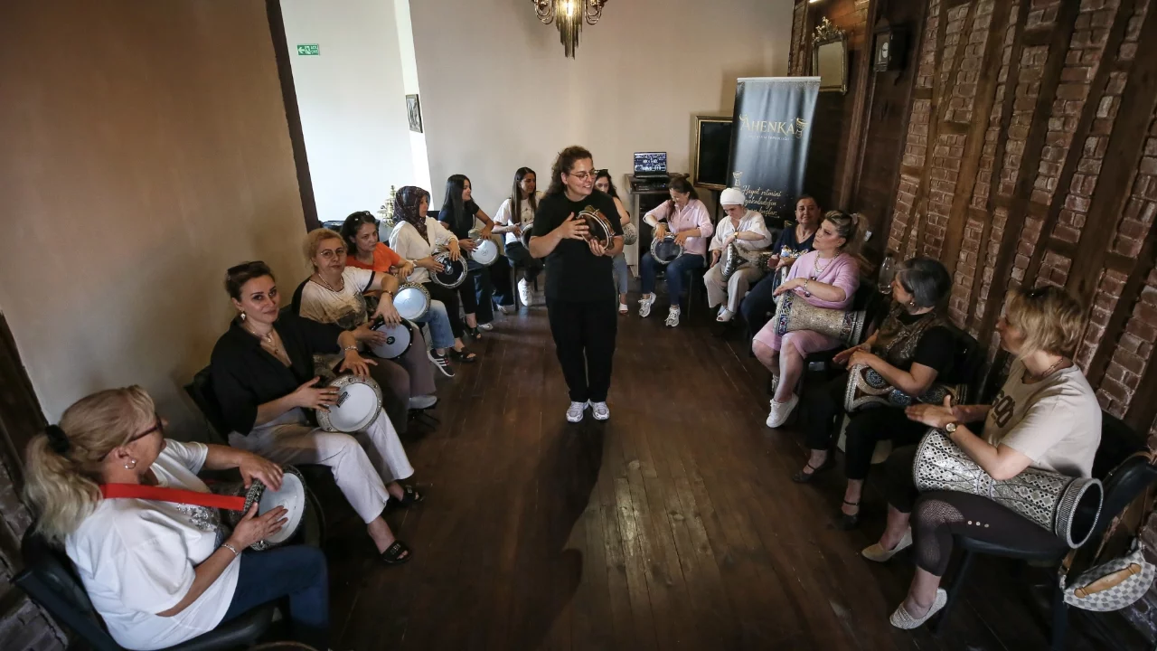 Bursa'da kadınların oluşturduğu ritim grubu gösterilerde sahne alıyor