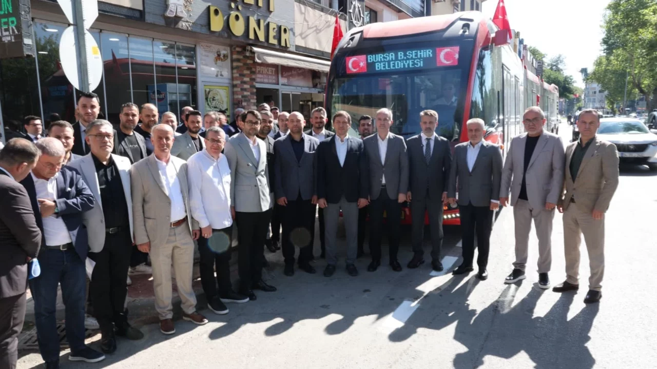 Bursa Büyükşehir Belediyesi, İnegöl'de metrobüs hattı için test sürüşlerine başladı
