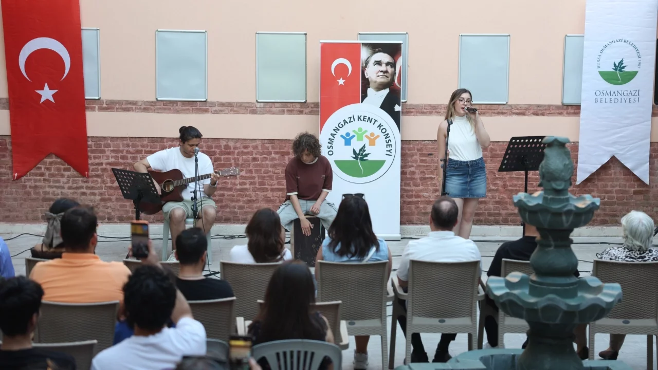 Şadırvanlı Han'da Osmangazili gençlerden müzik dolu akşam