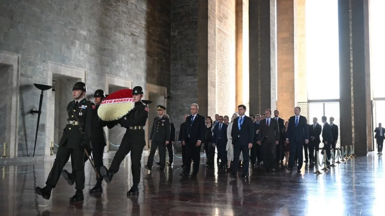 Türkiye'ye gelen NATO Daimi Temsilciler heyeti, Anıtkabir'i ziyaret etti