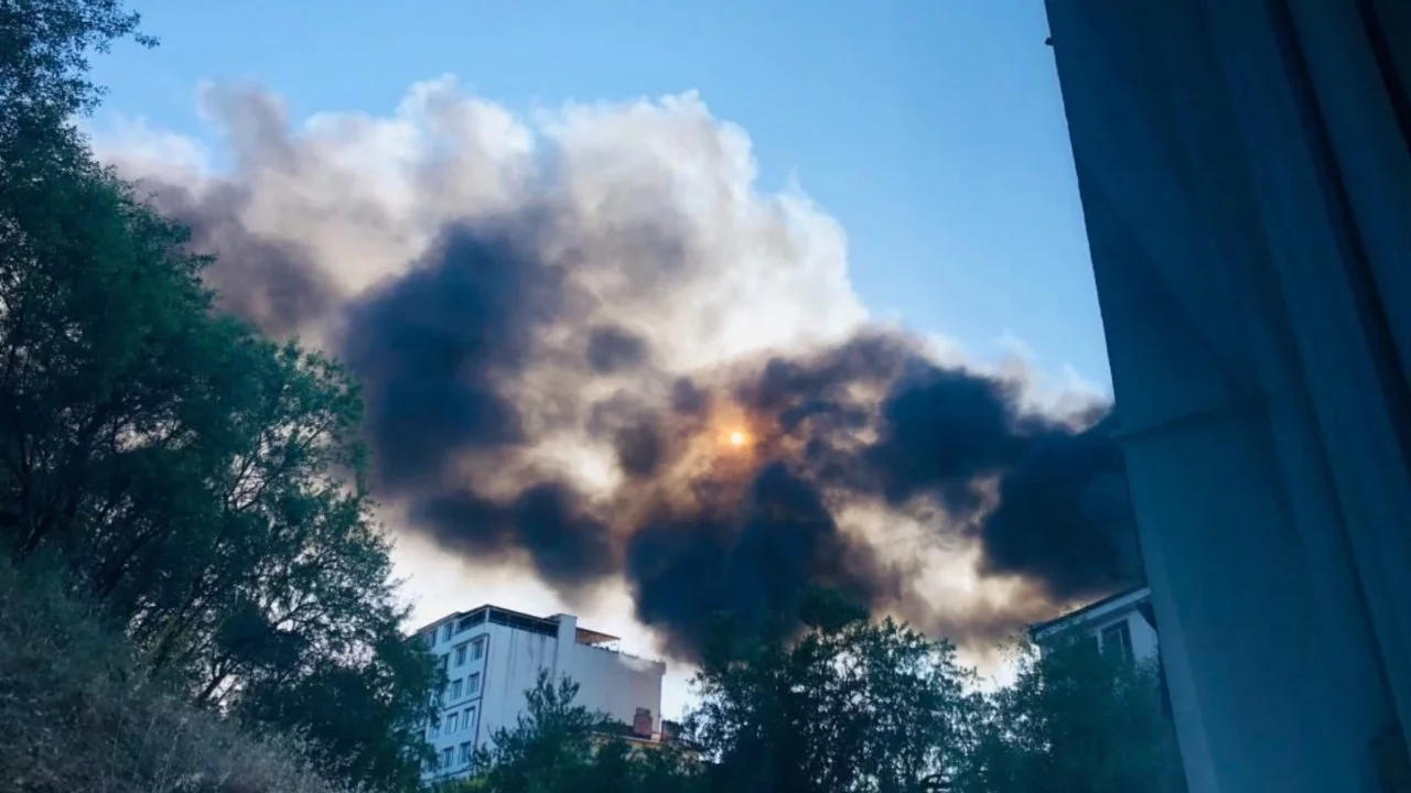 Ot yangını depoya sıçradı, faciadan dönüldü