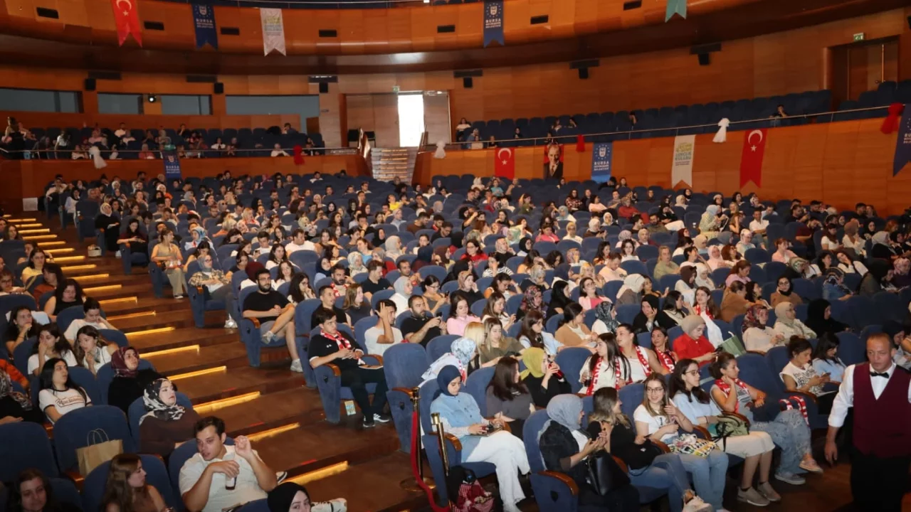 Bursa Büyükşehir Belediyesi, KPSS hazırlığında da gençleri yalnız bırakmıyor