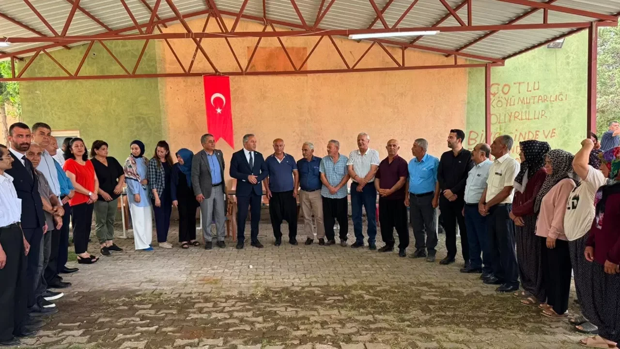 Osmaniye'de AK Parti ve MHP'den istifa eden 60 kişi İYİ Parti'ye geçti