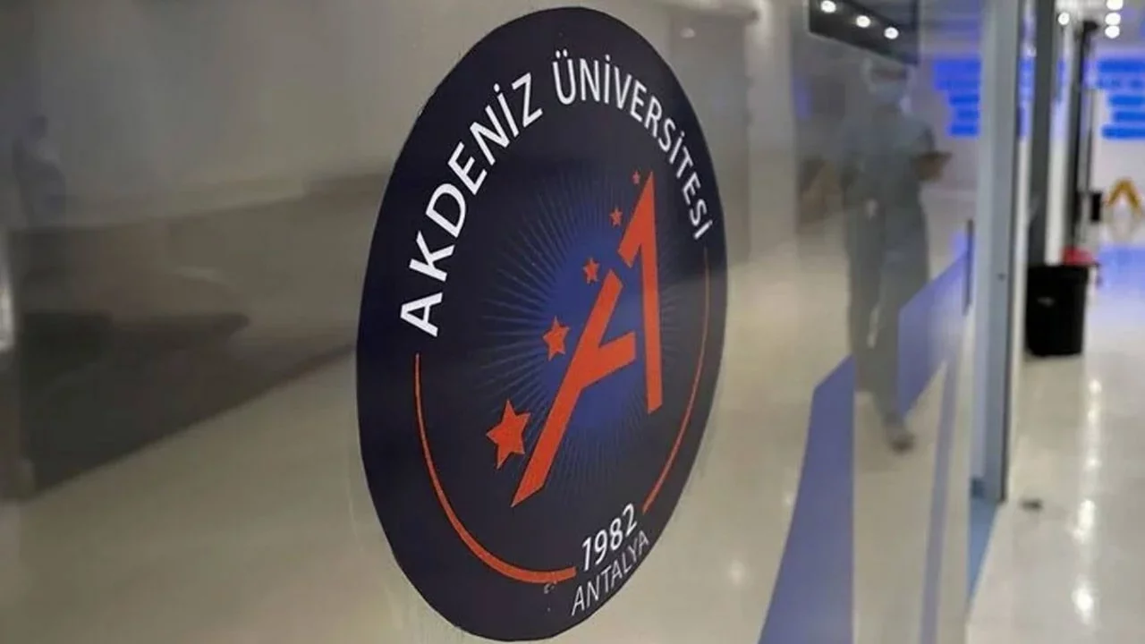 Akdeniz Üniversitesi'nde görevli akademisyen hakkında yakalama kararı