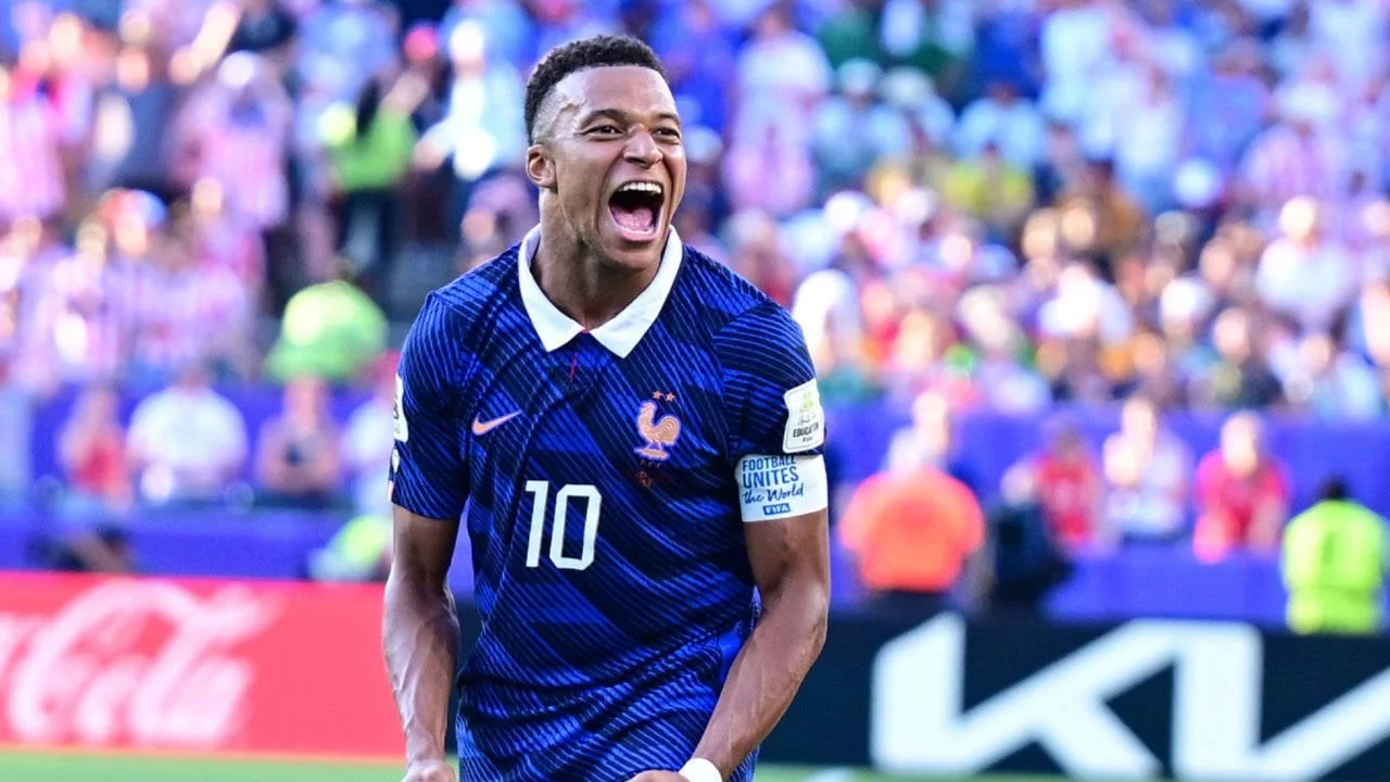 Mbappe'den ırkçı senatöre sert cevap