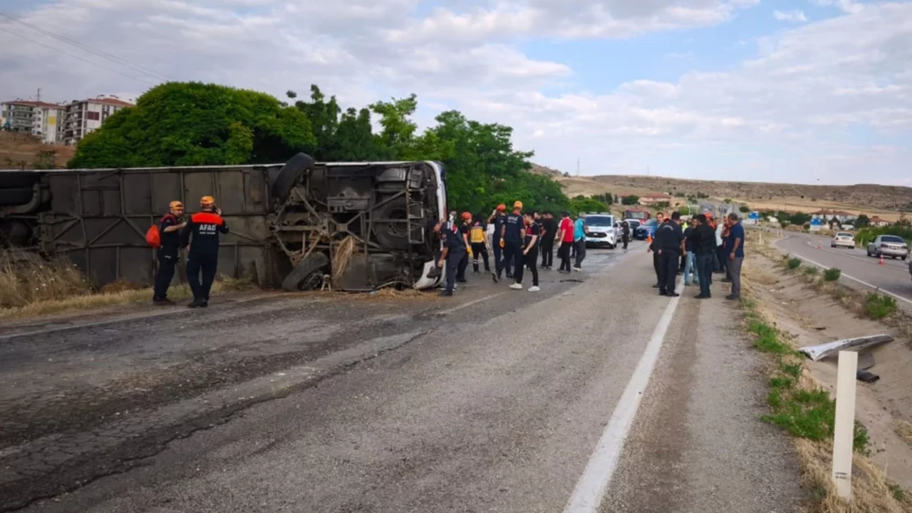 Tekirdağ'dan Kayseri'ye giden yolcu otobüsü kaza yaptı: Çok sayıda yaralı var