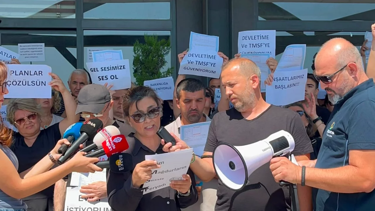 Atış Yapı mağdurlarından TMSF önünde çağrı: "Evlerimizi istiyoruz"