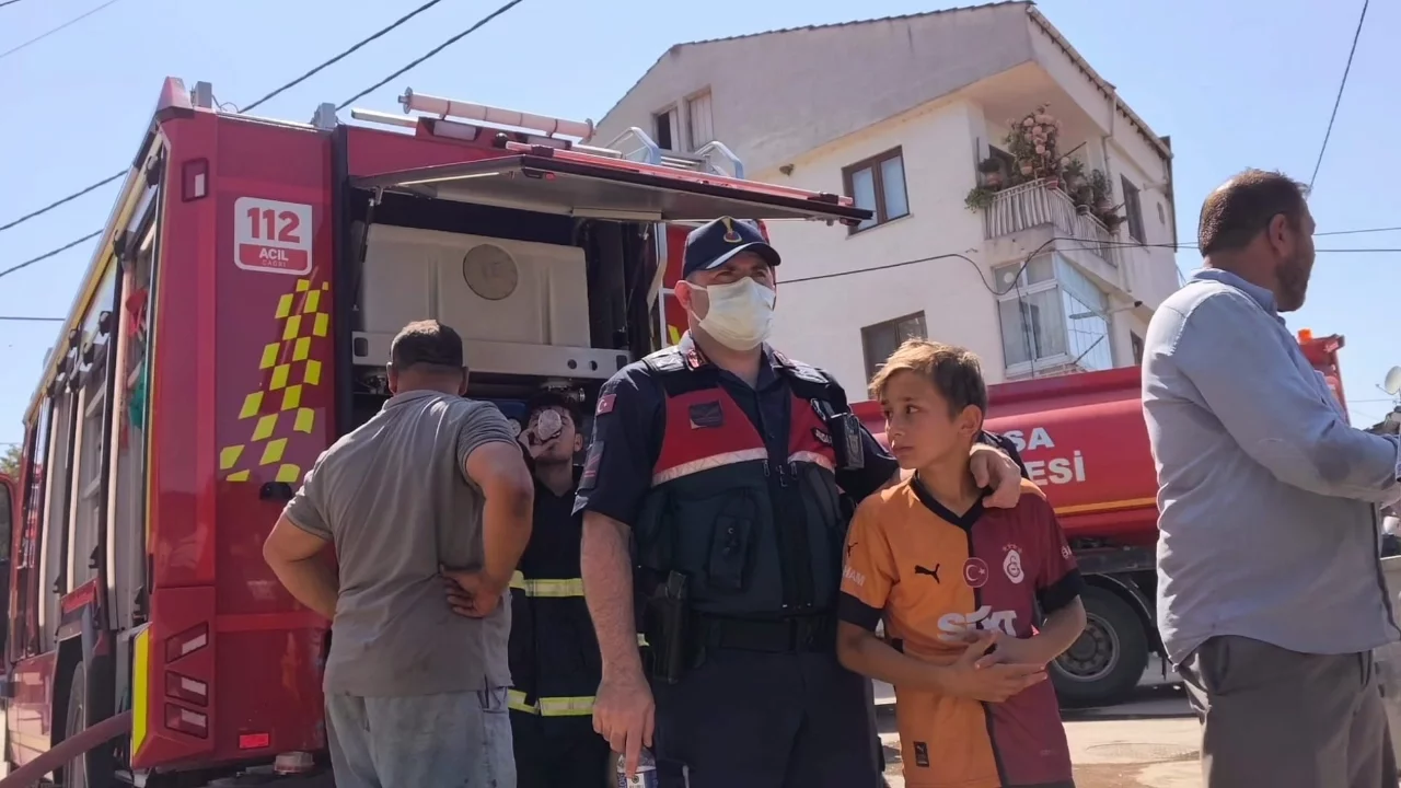 Bursa'da yumurta deposunda yangın!  Minik Huzeyfe'nin gözyaşları yürek burktu