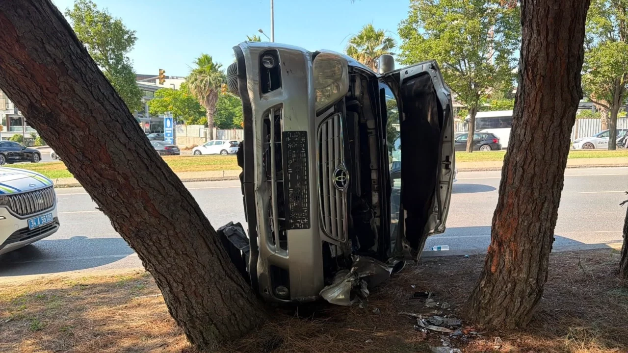 İstanbul'da kontrolden çıkan otomobil takla attı: 1 yaralı