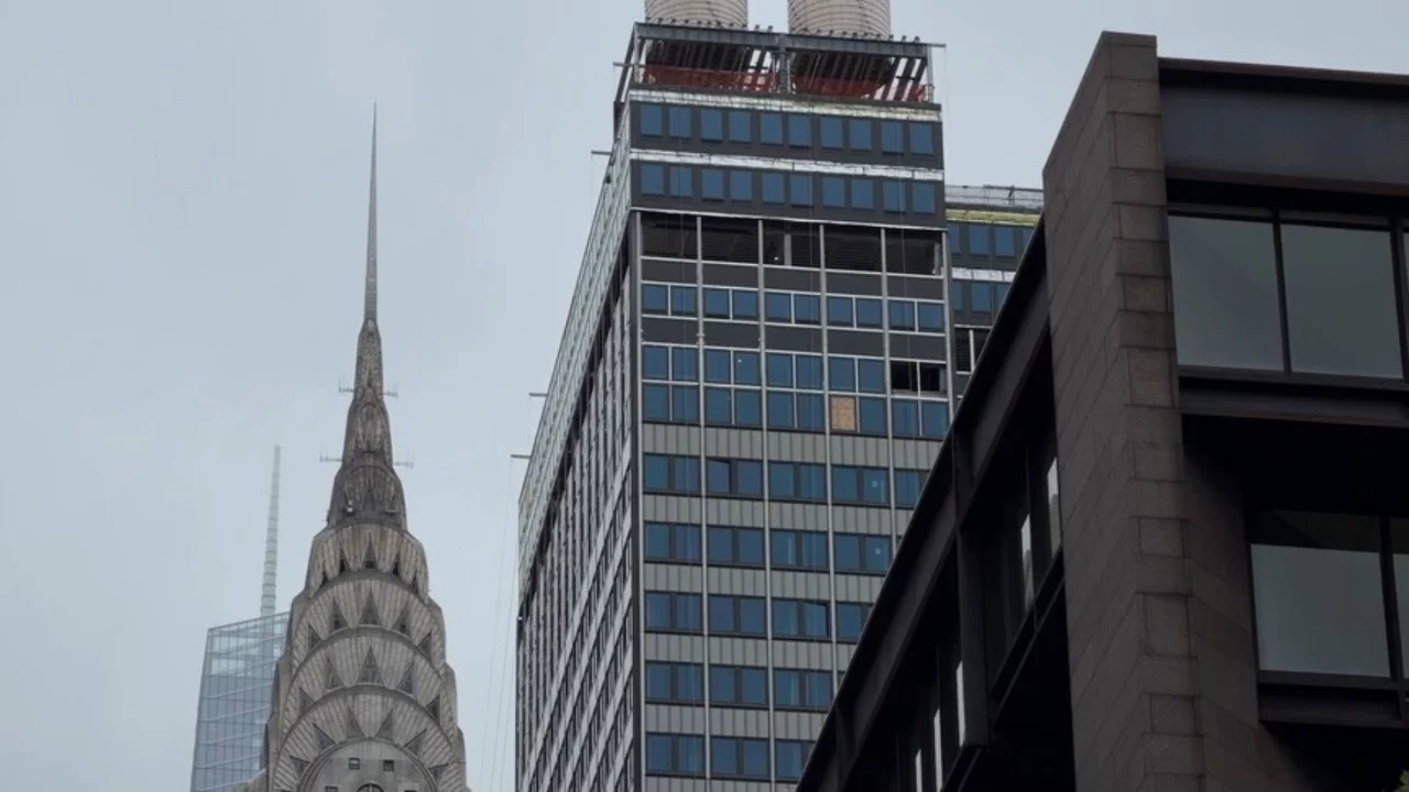 New York'ta yıkılma tehlikesi bulunan 37 katlı bina için acil önlem