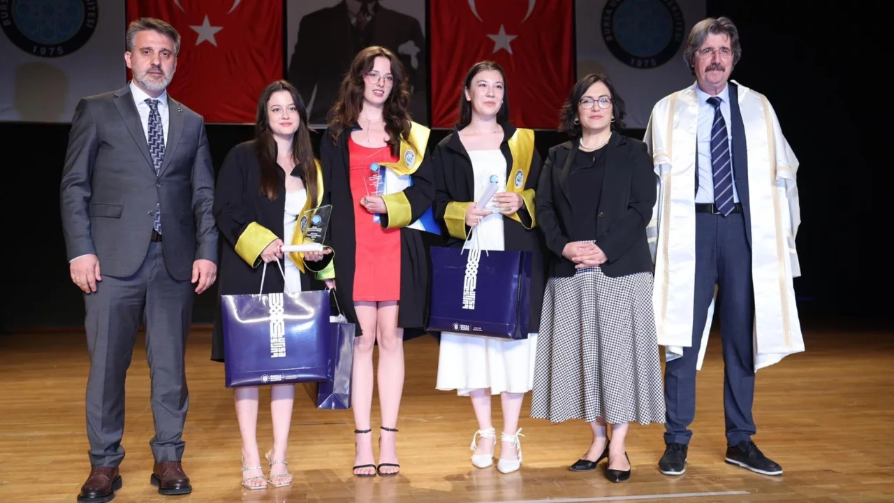 Bursa Büyükşehir Belediye Başkan Vekili Şahin Biba BUÜ Mimarlık Bölümü mezuniyet törenine katıldı