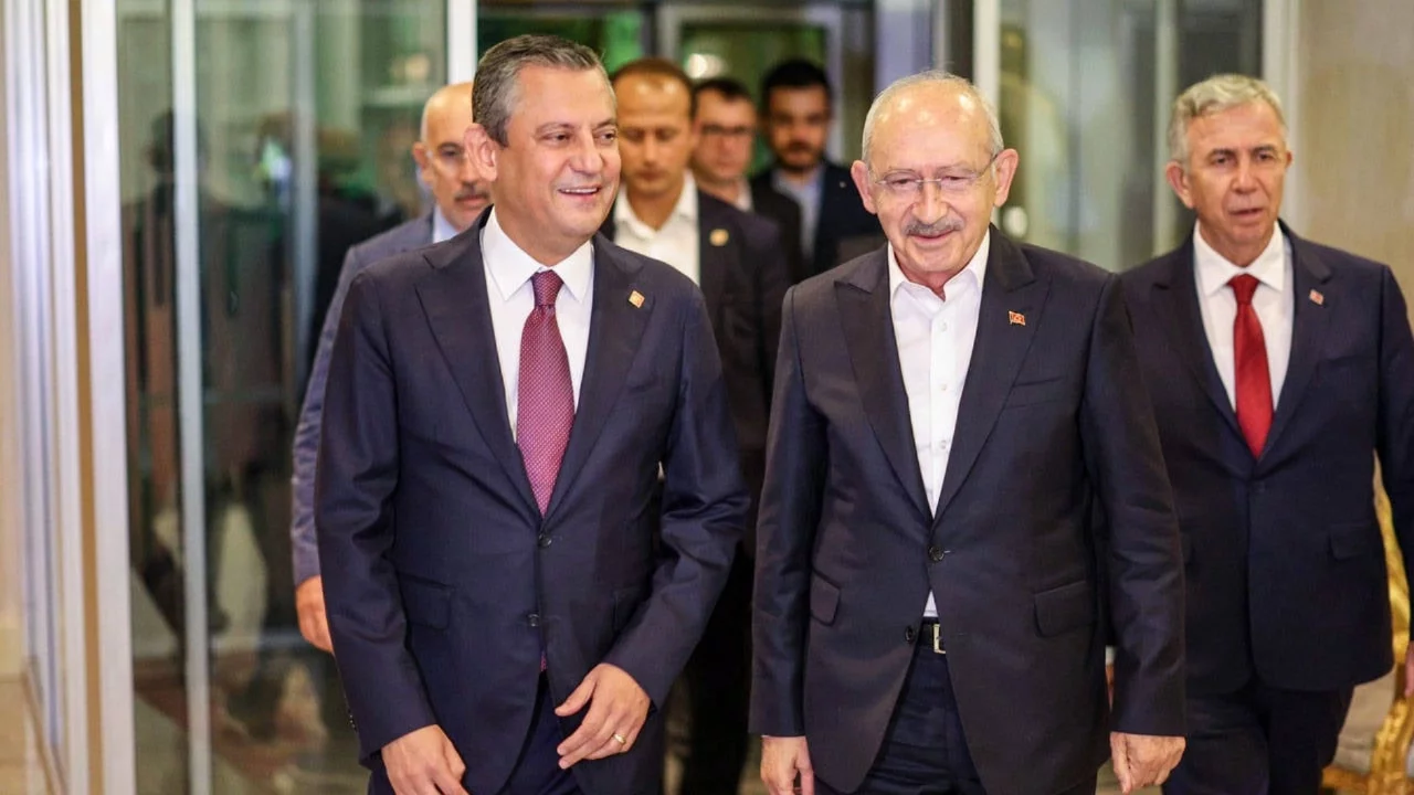 CHP'de iki ayrı yol haritası: Özel sahaya indi, Kılıçdaroğlu basın toplantılarına hazırlanıyor