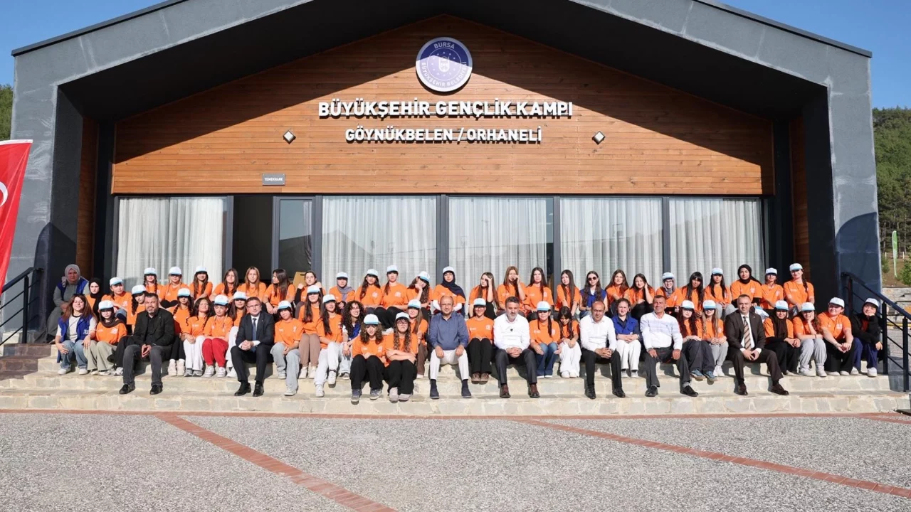 Bursa Büyükşehir Belediyesi Başkan Vekili Şahin Biba, Gençlik Kampı'nda gençlerle bir araya geldi