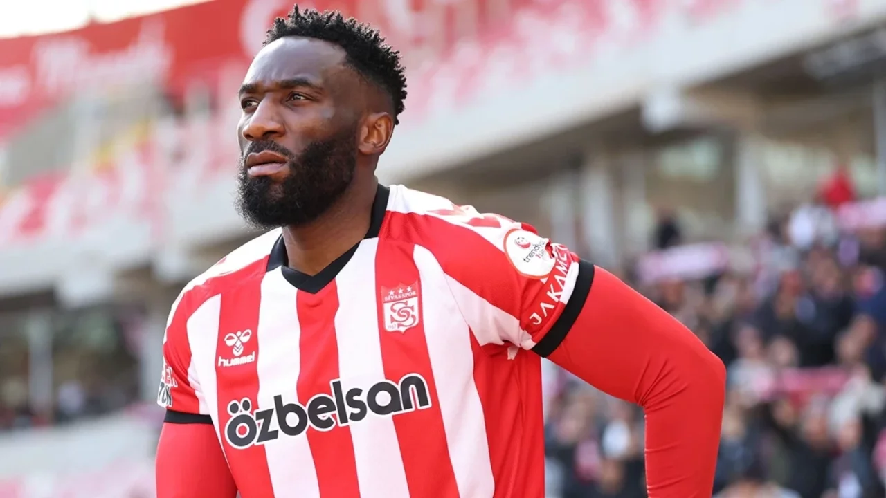 Sivasspor, Aaron Appindangoye ile yeni sözleşme imzaladı