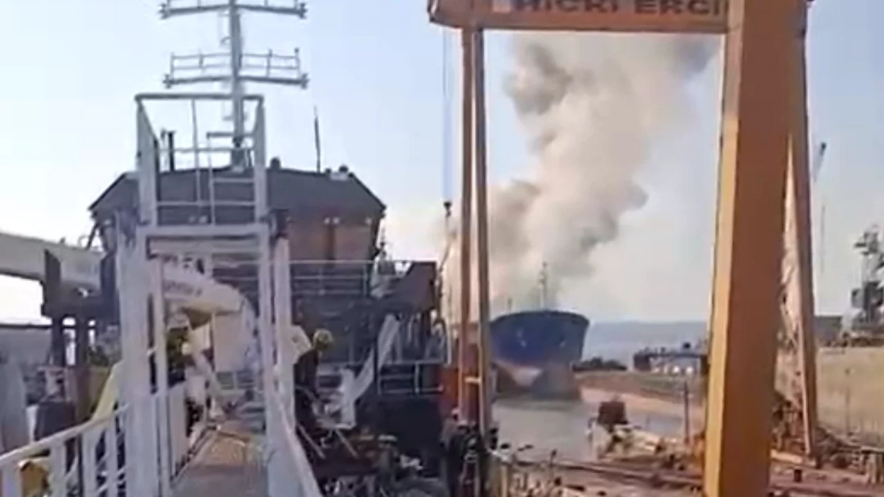 Yalova'da tersanedeki kargo gemiside patlama