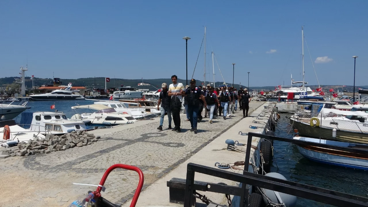 Gökçeada'da yasa dışı yollarla yurt dışına çıkmaya hazırlanan 6 FETÖ şüphelisi yakalandı
