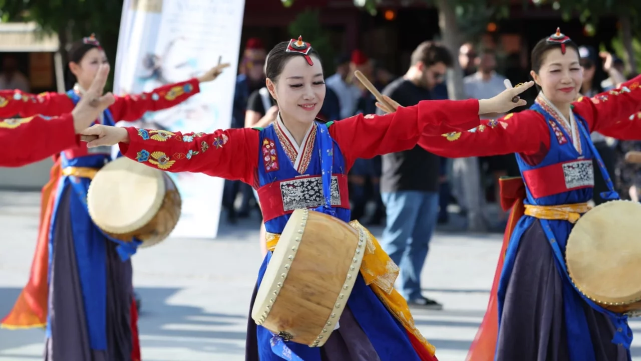 Halk dansları rüzgârı Bursa'yı sardı
