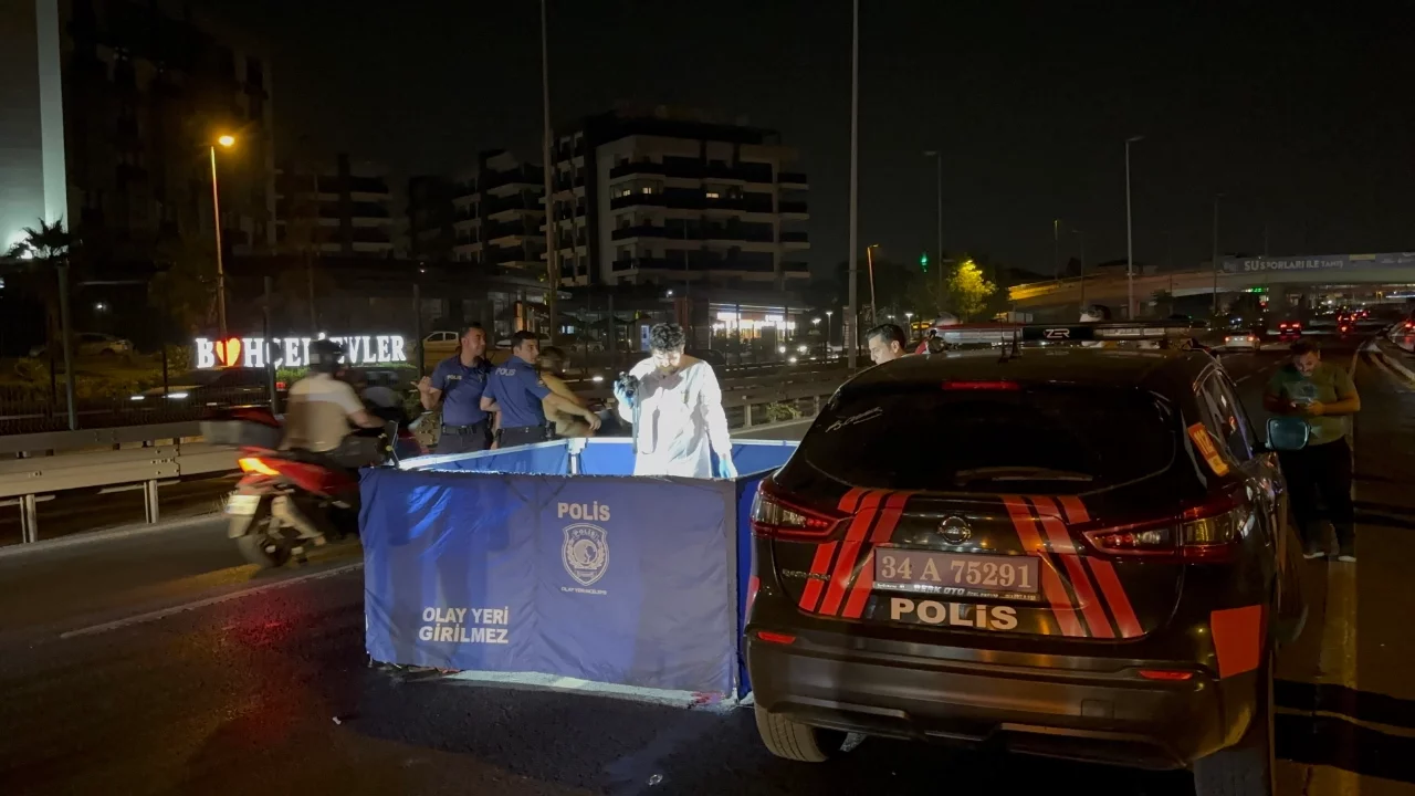İstanbul'da otomobilin çarptığı adam hayatını kaybetti