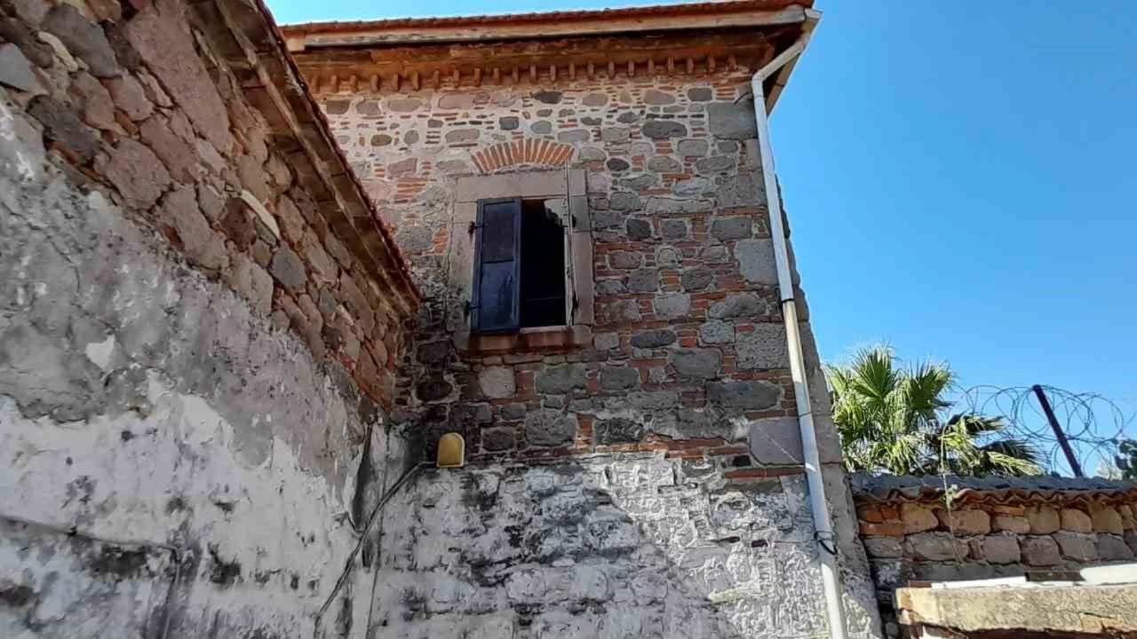 Bergama'nın 220 yıllık tarihi şapeli satışa çıkarıldı