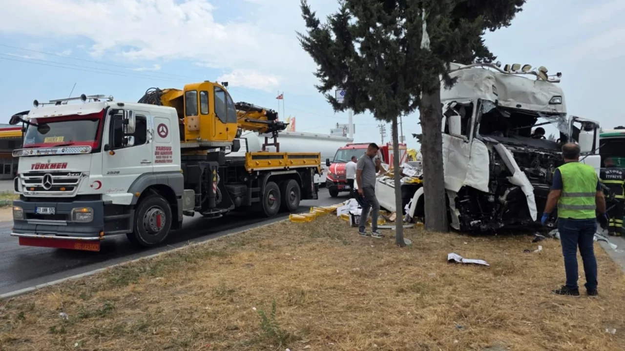İki tırın çarpıştığı kazadaki ölü sayısı 3'e çıktı
