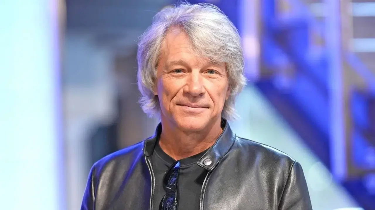 Ses tellerinden ameliyat olan Jon Bon Jovi sahnelere geri döndü