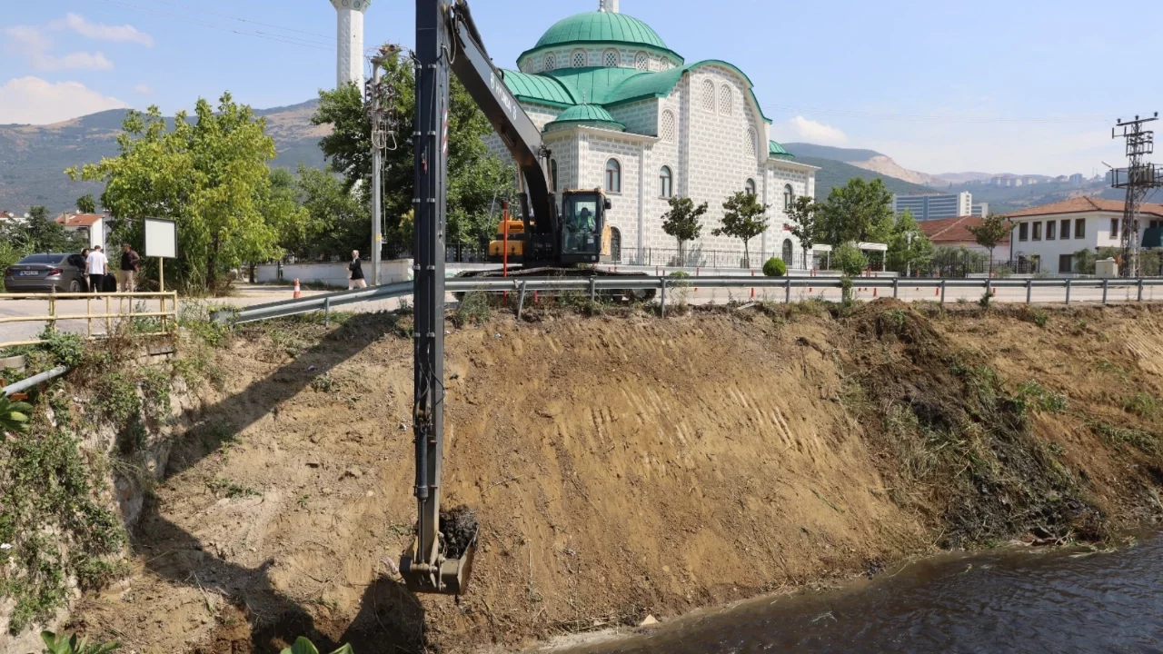 Bursa Büyükşehir'den derelerde temizlik seferberliği