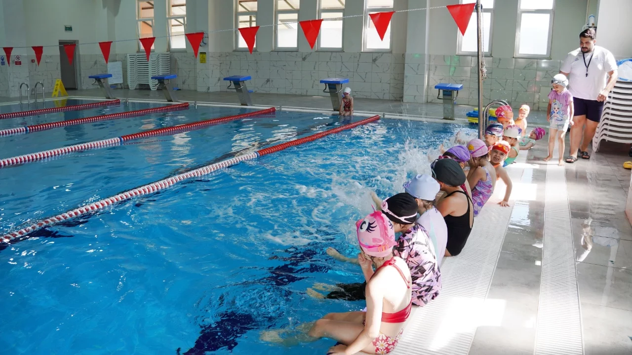 İznik Belediyesi yaz yüzme kursları 506 öğrenciyle başladı