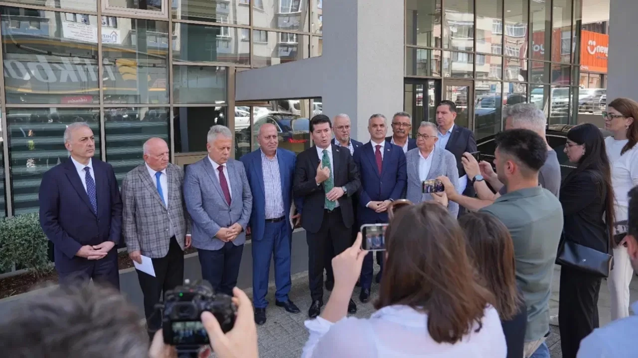 Belediye Meclisi'nde 'hakaret' ve 'özür' krizi: CHP Grubu toplantıyı terk etti
